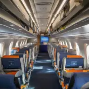 有哪些航空公司铁路公司会收取额外费用以换取更舒适的空间座位或其他服务选项？