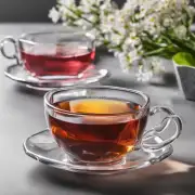 在喝茶时使用玻璃杯或陶瓷杯比较好吗？