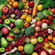 下关地区的气候条件适合生长哪种水果或蔬菜类食品？这些食品是否含有足够的水分来满足人体的需求呢？