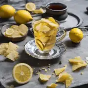 在寒冷冬天里喝茶时加入柠檬片可以让它更清新吗？